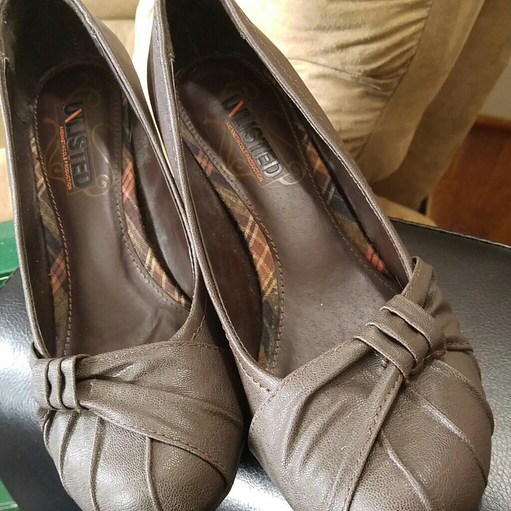 EUC. UNLISTED *DARK BROWN* KITTEN HEELS